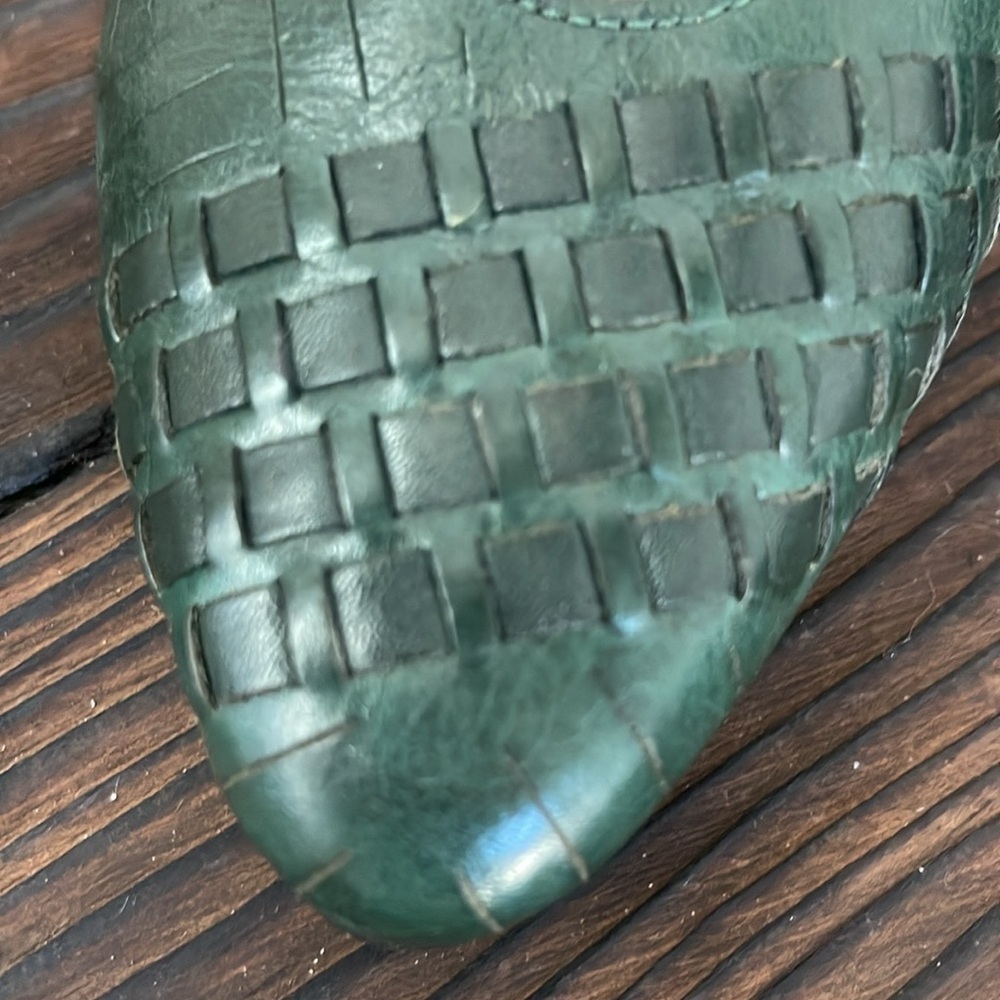 NWT Revolution Women's Leather Dark Hunter Green Woven Flats - Picture 2 of 8